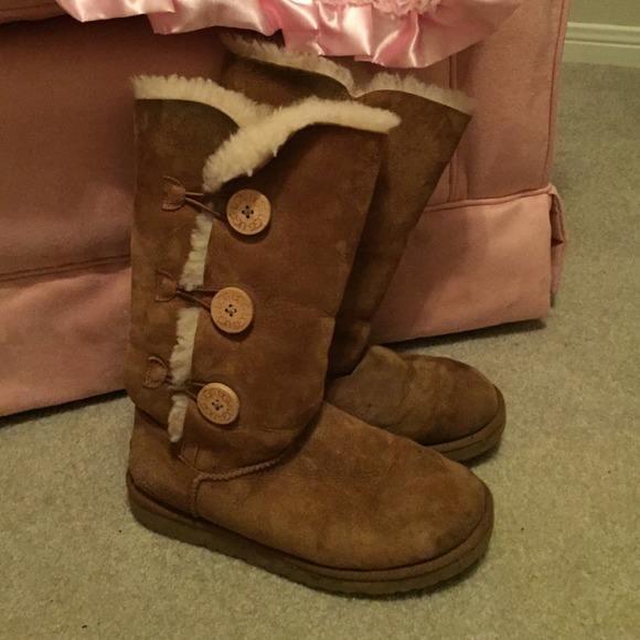 Chestnut tall Bailey button uggs