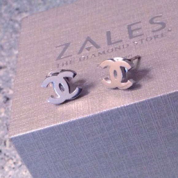c Jewelry - 🆕🎀STAINLESS STEEL C EARRINGS LAST PAIR