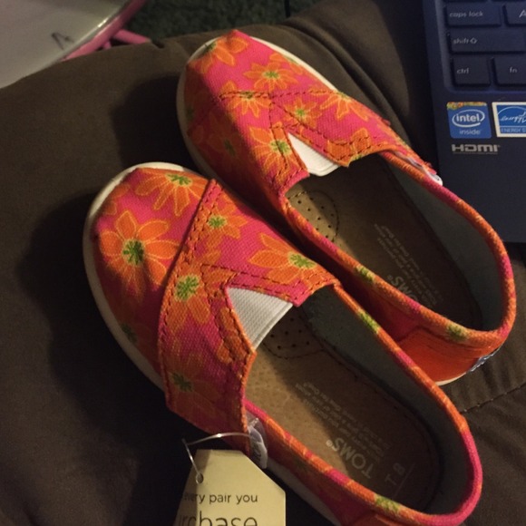 Brand new toms