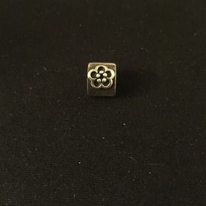 Authentic flower pandora charm 🌼