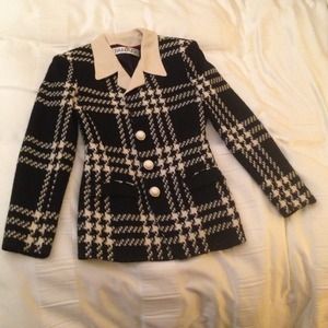 Tahari blazer fully lined