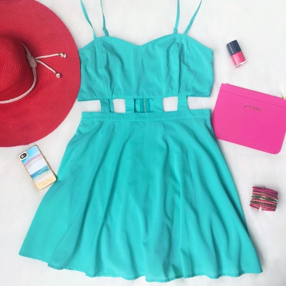 Dresses & Skirts - NEW🚩NWT Teal Cutout Dress