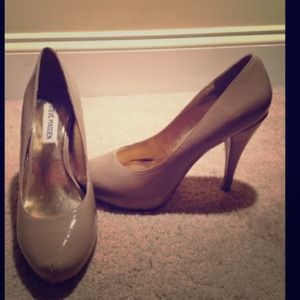Nude Steve Madden heels size 7.5