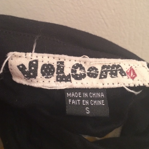 Adorable VOLCOM halter top, like new!!!! - Picture 2 of 2