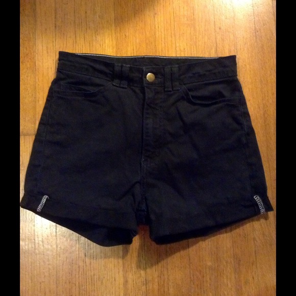 AMERICAN APPAREL BLACK SHORTS