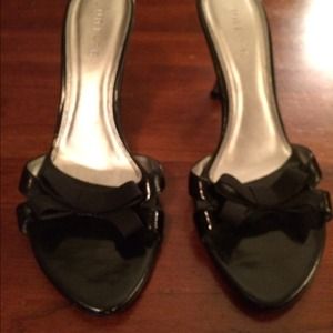 Super cute kitten heels!