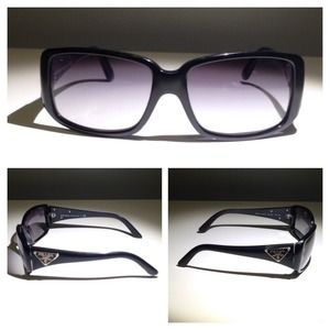 SOLD!🚫🎉💯% PRADA glasses