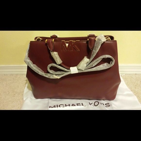 *** SOLD *** 100% Authentic MKs Florence Satchel - Picture 1 of 4