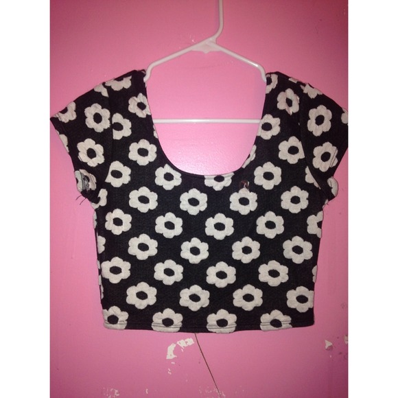 *SOLD* White & Black Flower Crop Top