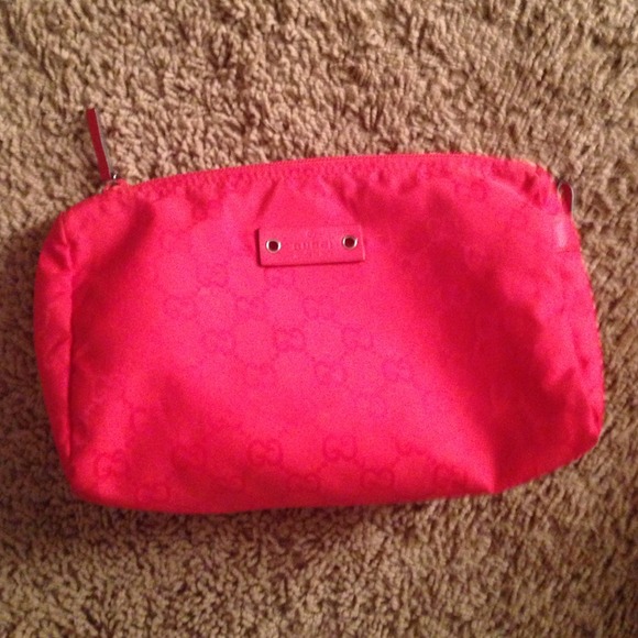 LAST DAY Gucci pouch in hot pink :)