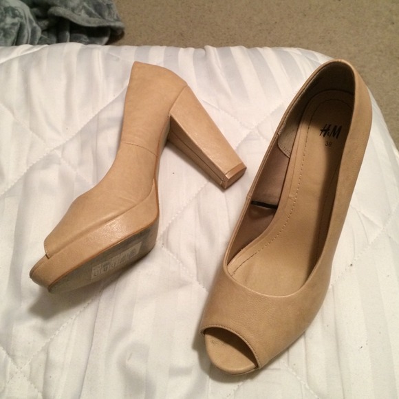 nude h&m pumps