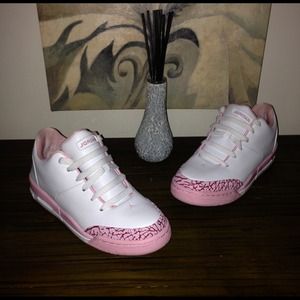 { Jordan } 23 Classic White & Pink Sneakers - 2004