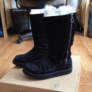 UGGS Kids 4 or Women's 6