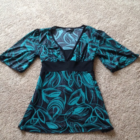 Black and green sparkly top - Picture 1 of 2