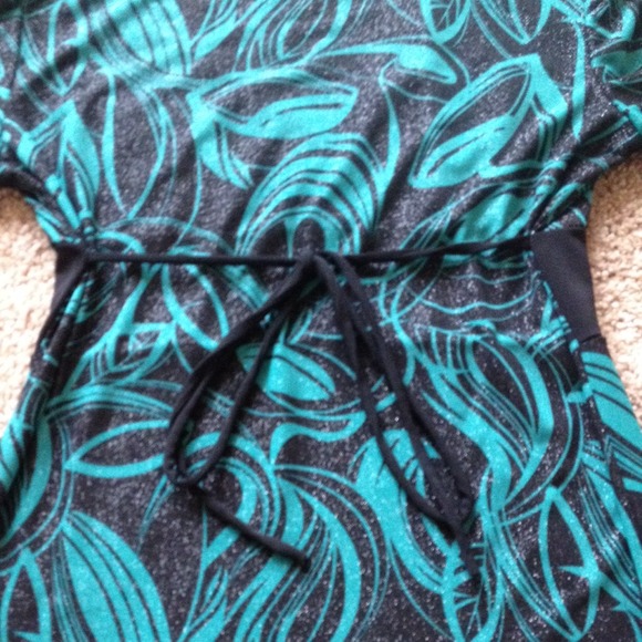 Black and green sparkly top - Picture 2 of 2