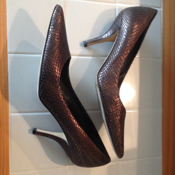 Brand new Anne Klein size 8 "snake skin" shoes