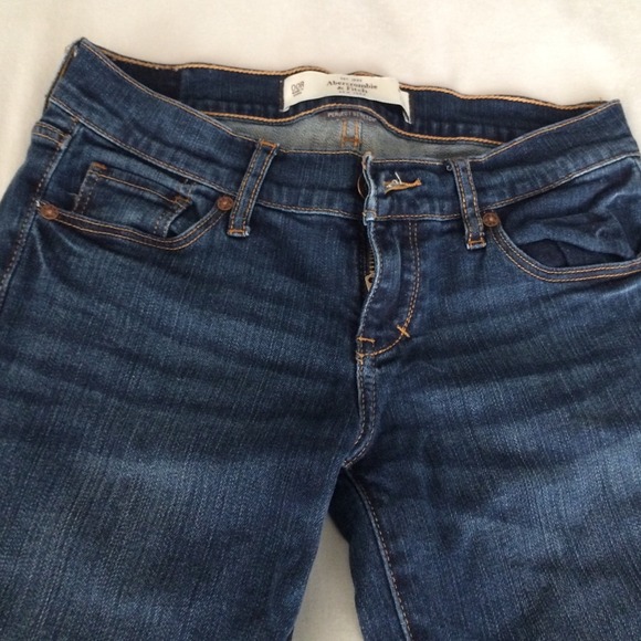 Dark A&F skinny jeans