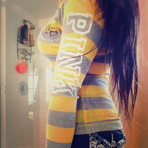 ✨SOLD IN BUNDLE✨Victorias Secret Long Sleeve Shirt