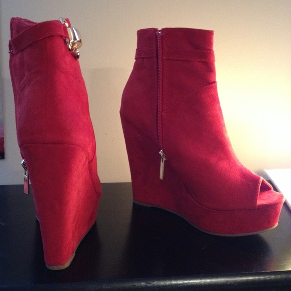 Red 5" platform wedge booties - Picture 2 of 4
