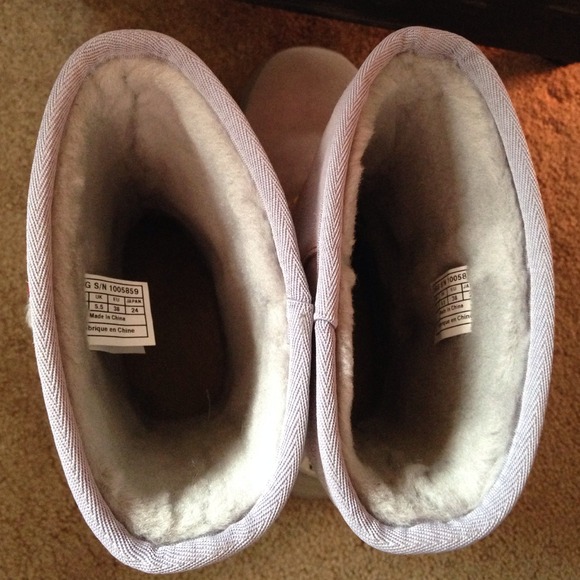 SOLD!!! NEW I HEART ❤️ UGG "KISSES" BOOTS - Picture 3 of 3