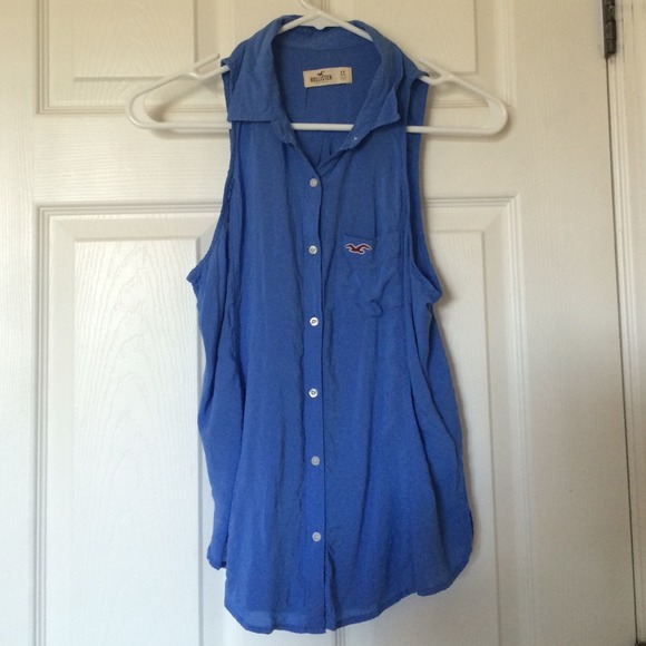 Hollister Button-up sleeveless blouse