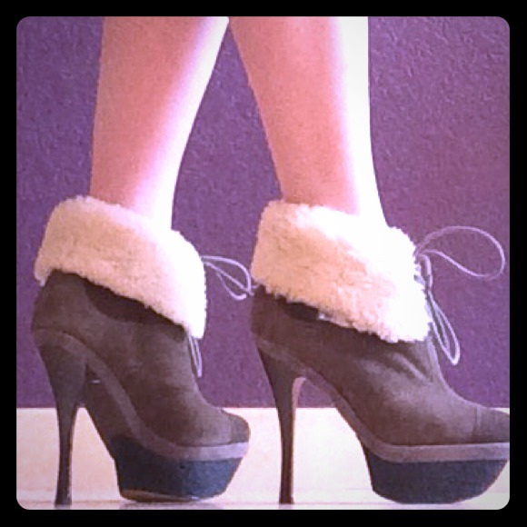 Size 7 M L.A.M.B fur trimmed ankle boots