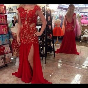 Gorgeous lace prom dress!