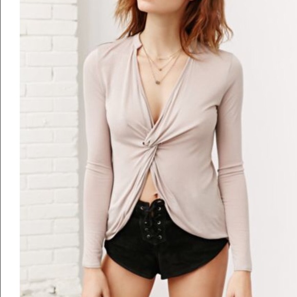 Nude twisted top