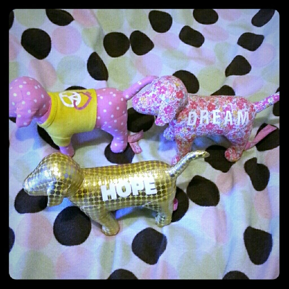 VS Pink dogs