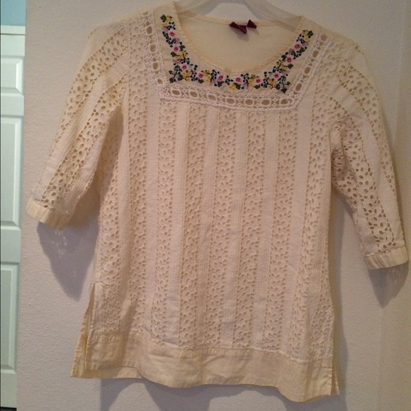 Hold Vintage eyelet top and scarf