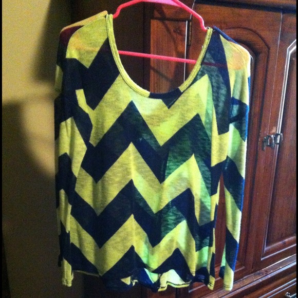 Lime green Bow back sweater💚💙💚💙 - Picture 1 of 2