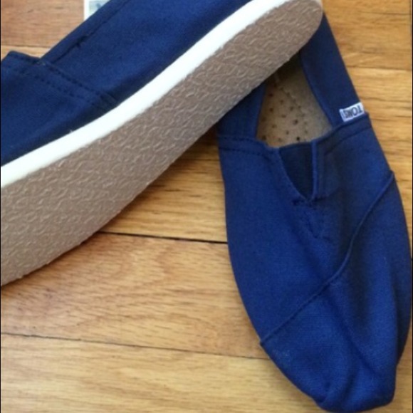 Brand new very comfy TOMS 🔝💯🎉🎉🎊