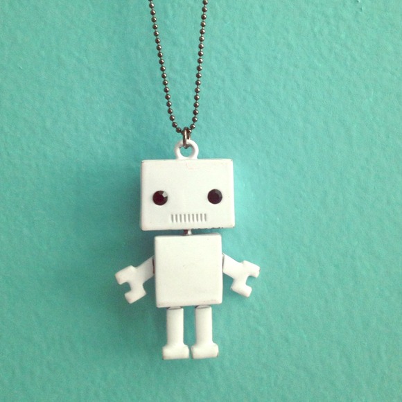Movable robot necklace. <3 SUPER CUTE! :)