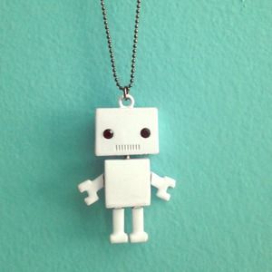 Movable robot necklace. <3 SUPER CUTE! :)