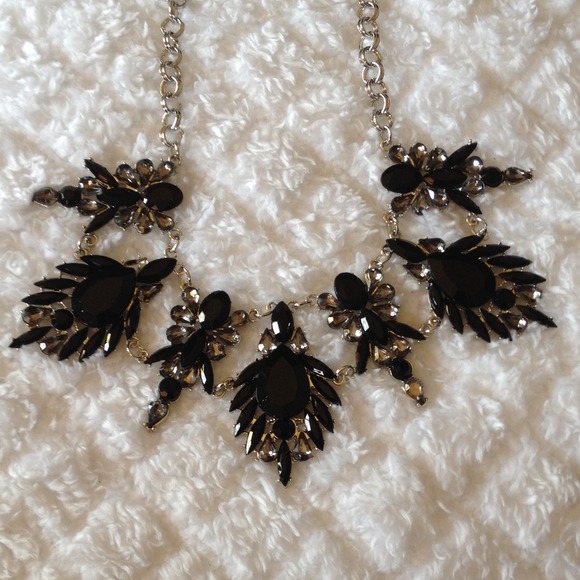 Jewelry - Black and Silver Statement Necklace w Earrings NWT