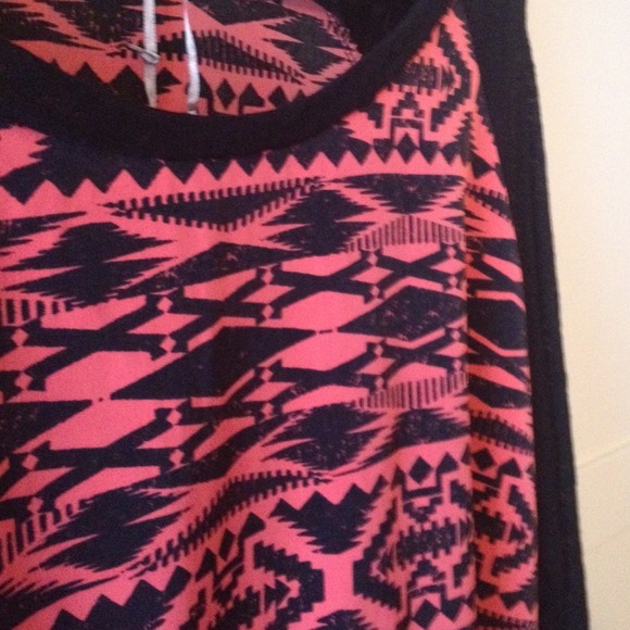 Mixed media top Aztec print - Picture 2 of 4