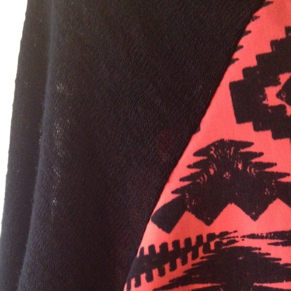 Mixed media top Aztec print - Picture 3 of 4