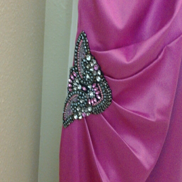 Dress - Picture 2 of 4