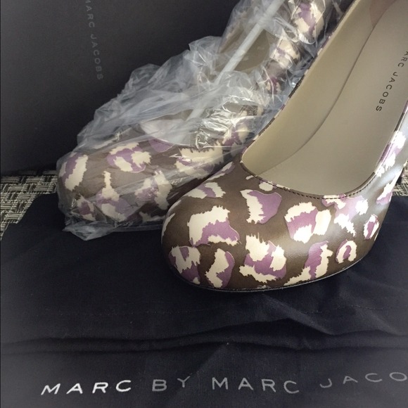 Marc Jacobs Leopard Pumps - Picture 2 of 4