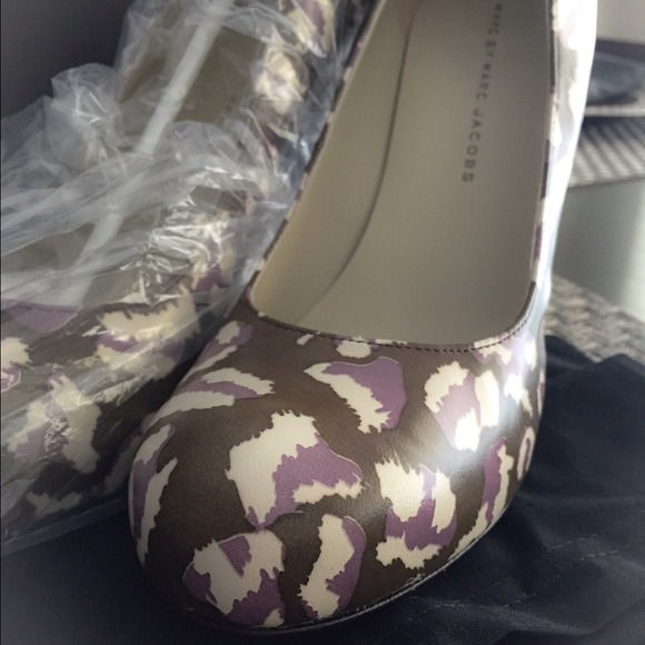 Marc Jacobs Leopard Pumps - Picture 3 of 4