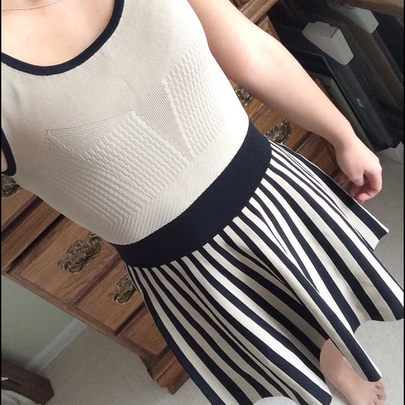 GUESS Beige and Black Dress