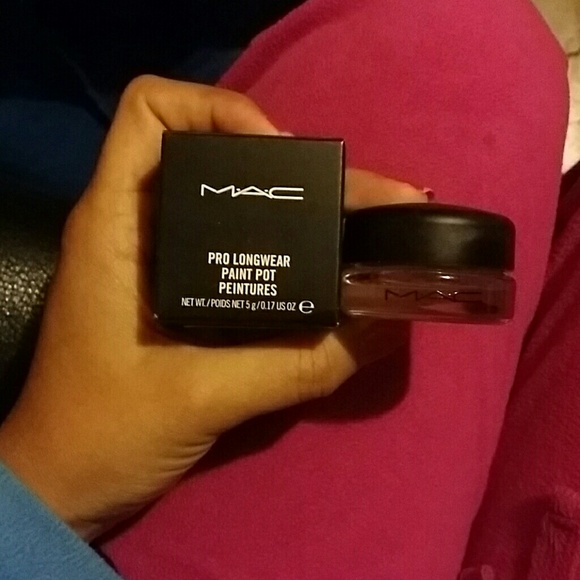Authentic!!! Mac Pro longwear paint pot