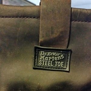 Men's work /steel-toed boots.