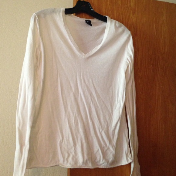 ❤️sold brandypit in a ️bundle Gap white sweater