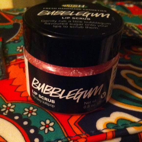 Lush bubblegum lip scrub