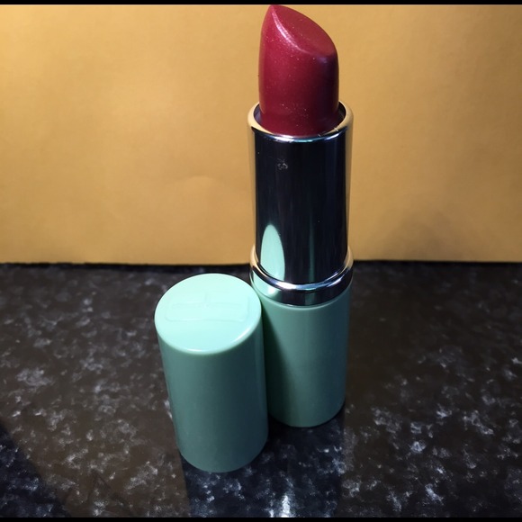 Clinique lipstick Rose Taffy color