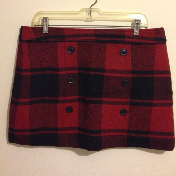 GAP red and black miniskirt.