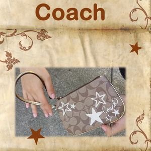 Coach Wristlet 🌟