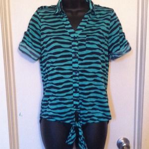 Rue 21 ( m) button up tie blouse