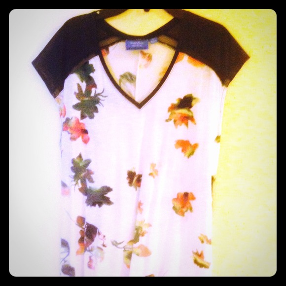 Simply Vera V-neck, high/low top
